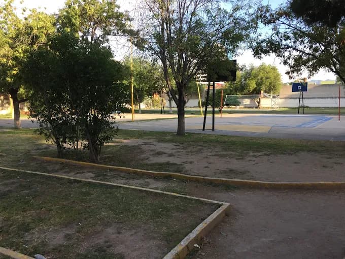 Areas exteriores del Centro Recreativo Femenino