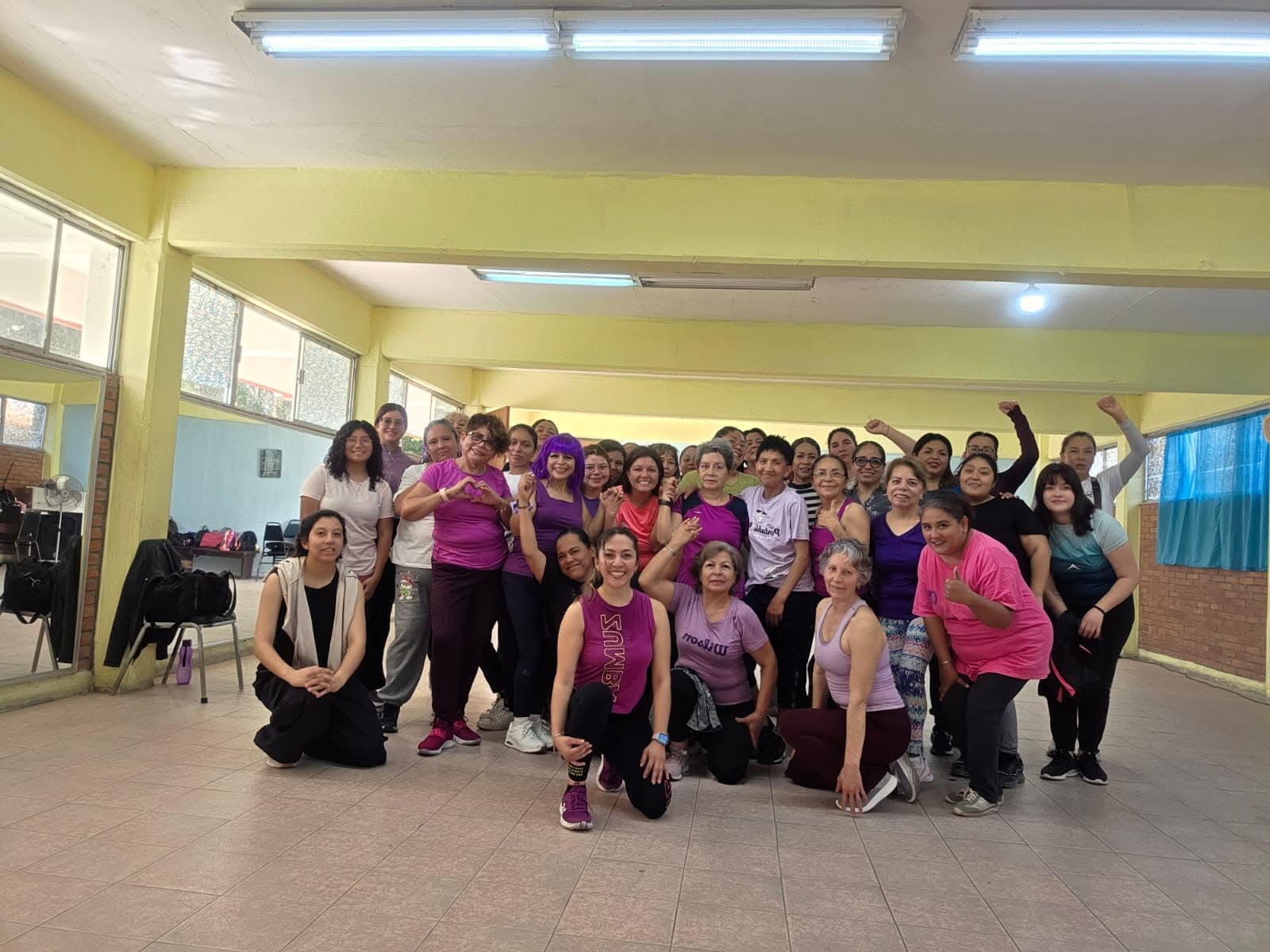 Grupo de mujeres en una clase del Recreativo Femenino